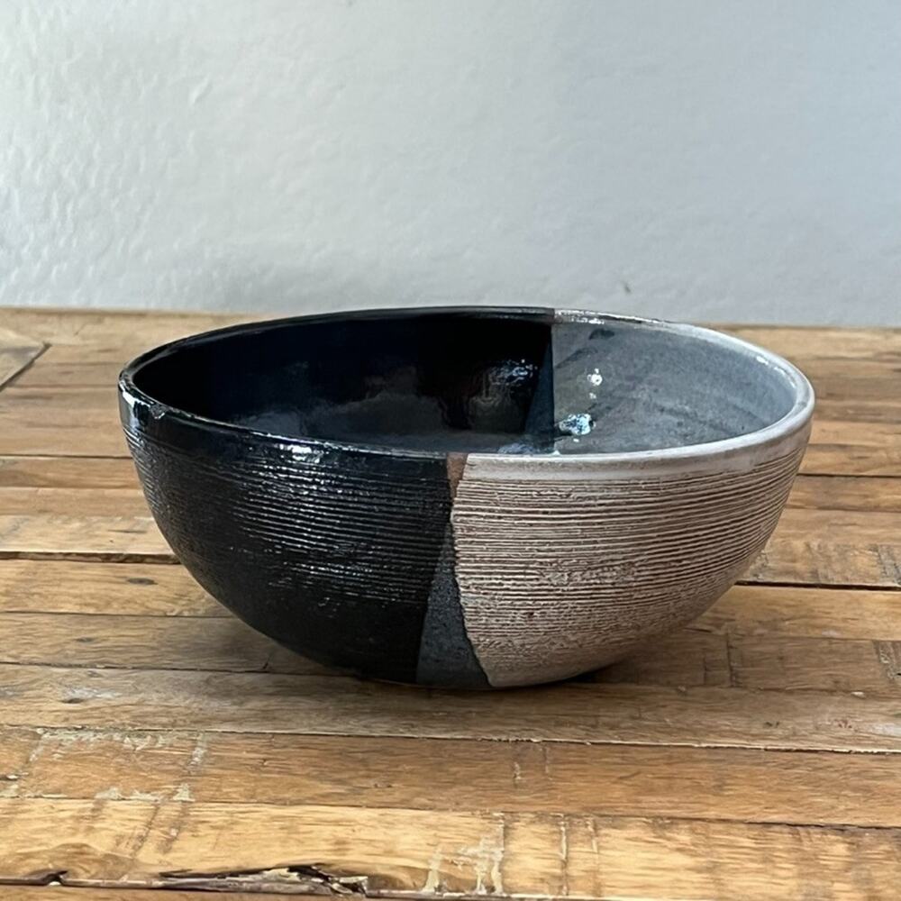 Studio Art Pottery Bowl 7.5" Dark Blue & Ivory Two Tone Glaze Rib Texture - Picture 3 of 12